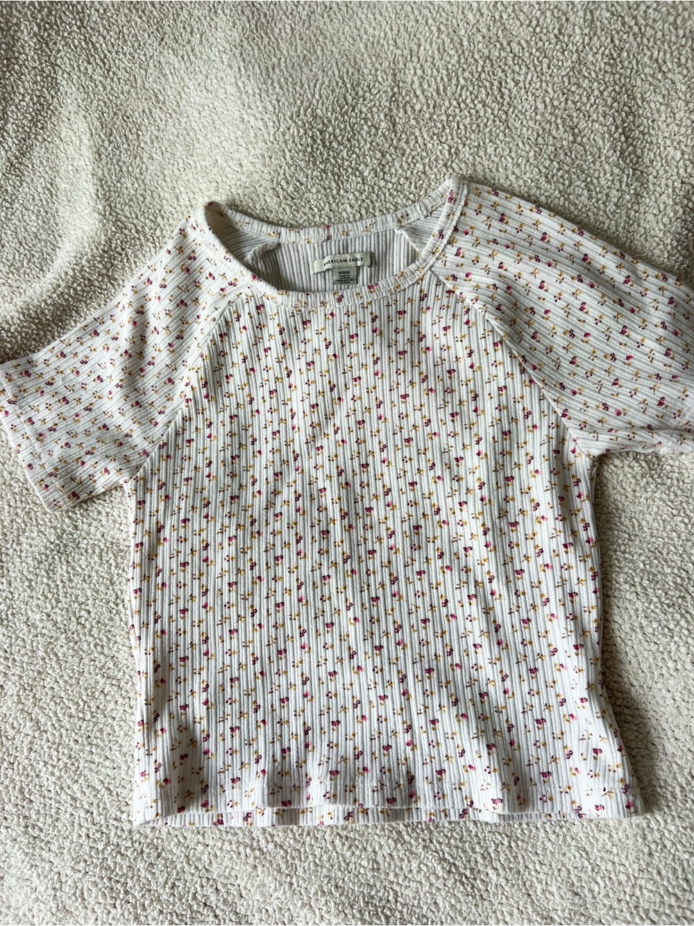 (american eagle) white stretchy floral print women’s crop fit top size Medium